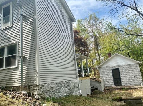 882 Center Rd, Pittsburgh PA  15239-1962 exterior