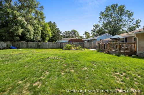 3800 Perry Ave, Wyoming MI 49519-3652 exterior