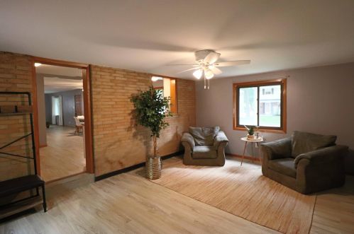 1008 105th St, Milwaukee WI 53227-1210 exterior