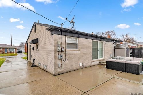 6126 Cambourne Rd, Dearborn Heights MI 48127-3916 exterior