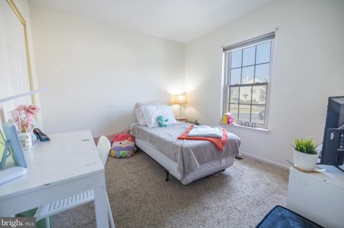 206 Maple Gln Cir, Pottstown PA 19464-3253 exterior