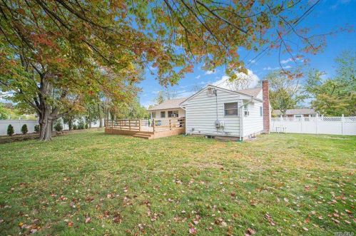 2 Carldon Rd, Commack NY 11725-1611 exterior