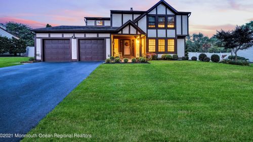 182 Lighthouse Dr, East Freehold, NJ 07728-1301