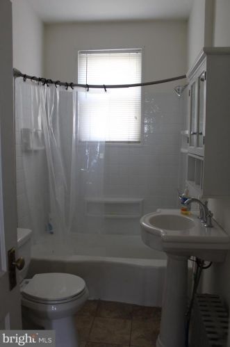 6705 Glenloch St, Philadelphia PA 19135-2224 exterior