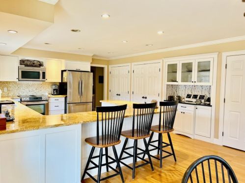 2 Asa Dr, Concord NH  03304-4012 exterior