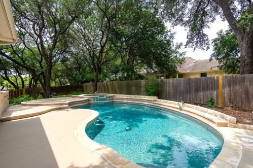 12504 Emerald Oaks Dr, Austin TX 78748 exterior