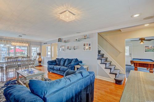 95 Midway St, Babylon NY  11702-4311 exterior