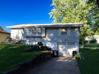 5547 61 Ave, Omaha NE  68117-1106 exterior