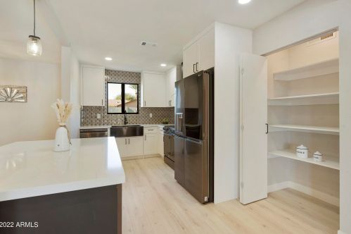 7008 11th Way, Phoenix AZ  85020-5313 exterior