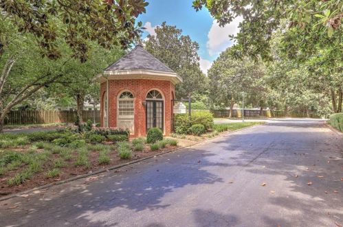 317 Jefferson Cir, Atlanta, GA 30328-2635