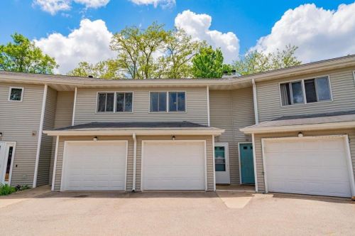 31 Ponwood Cir, Madison WI  53717-1179 exterior