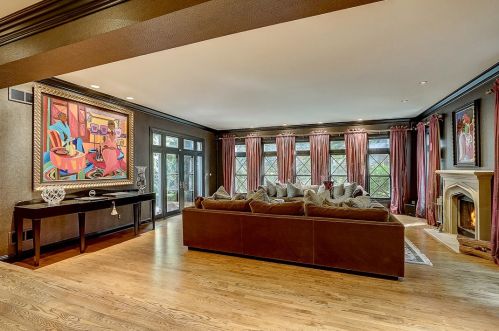 233 Ravine Baye Rd, Milwaukee WI 53217-1330 exterior