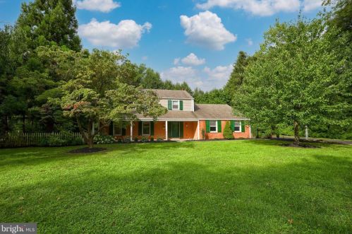 1455 Country Club Dr, Lancaster, PA 17601-5211