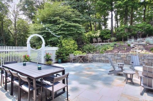 64 Bayberry Ln, Westport CT 06880-4031 exterior