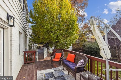 1612 Oakcrest Dr, Alexandria VA 22302-2337 exterior