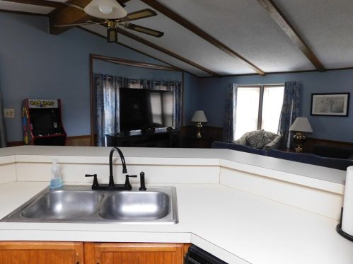 13 John Dr, West Springfield MA 01089-1277 exterior