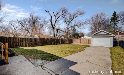 1221 Dickinson St, Grand Rapids MI 49507-2201 exterior