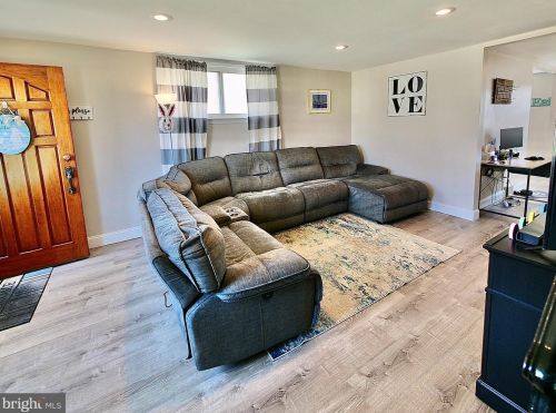 720 Beech Ave, Manor PA 19036-1104 exterior