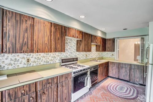 24 Phelps Ave, New Brunswick NJ 08901-3700 exterior