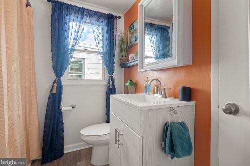 1380 Orchard St, Lancaster PA  17601-4038 exterior