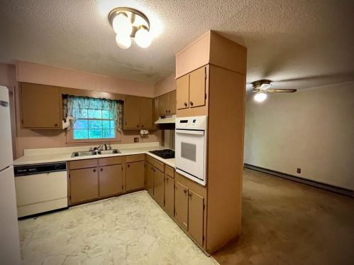 3657 Oakland Ln, Gainesville GA 30504-5720 exterior