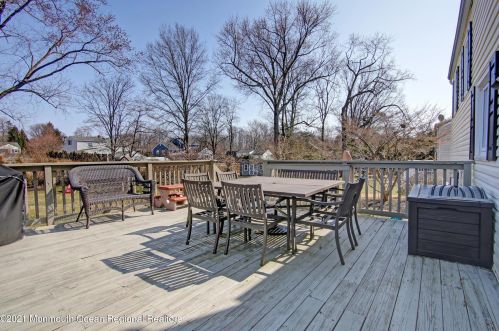 27 Birch Dr, Red Bank NJ 07702 exterior