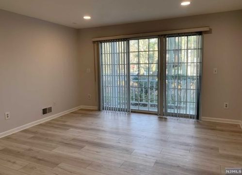 363 Cottonwood Way, Mahwah NJ  07430-2080 exterior