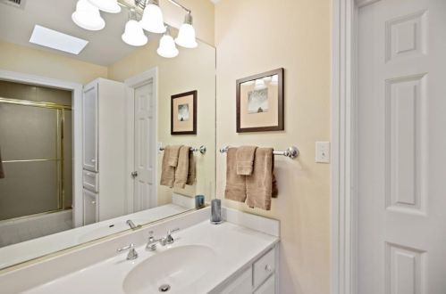 902 Bluebonnet Ln, Austin TX 78704-4025 exterior