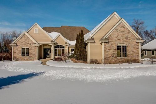 4150 Squire Ave, Milwaukee, WI 53221-2514