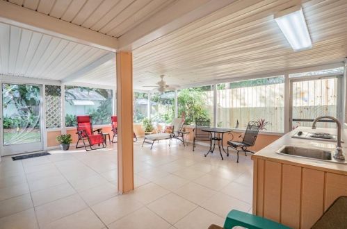 1219 Norfolk St, Tampa FL 33604-5031 exterior