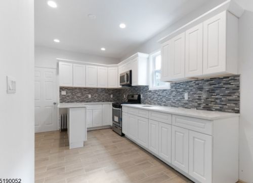 121 Scheerer Ave, Newark, NJ 07112-2113