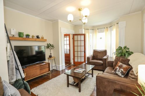 76 Chandler St, Concord, NH 03303-1202