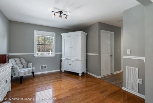 4 Country Rd, Jackson Twp NJ 08527-3300 exterior