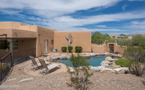 7015 Camino De Los Caballos, Tucson AZ 85743-9689 exterior