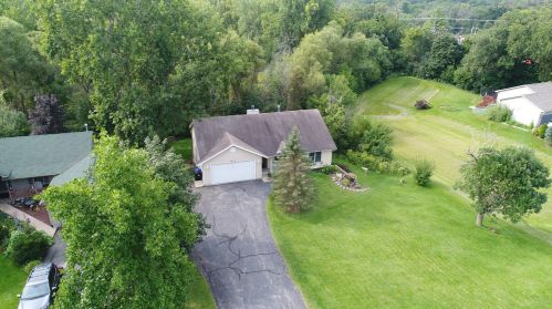 7515 Hickory Grv, Bull Valley IL 60097-8698 exterior