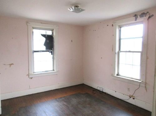 1819 Rdg Ave, Moon Twp PA 15108-2046 exterior