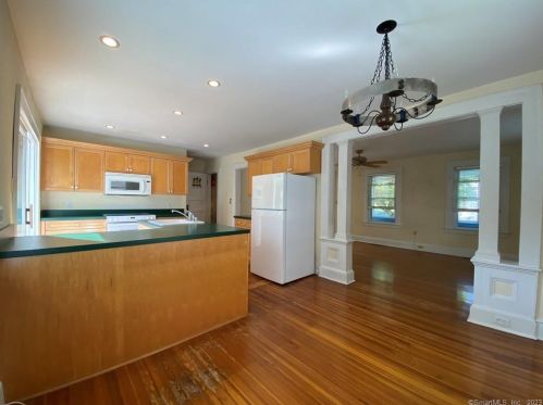 239 Seaside Ave, Milford CT 06460-6311 exterior