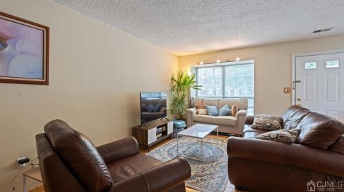 219 Kempsey Dr, New Brunswick NJ  08902-4218 exterior