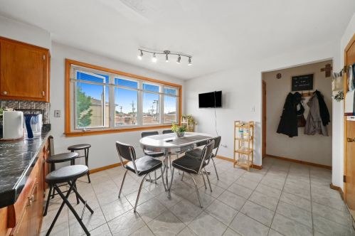 6724 63rd St, Chicago IL 60638-4004 exterior