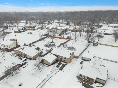 48229 Mallard Dr, New Baltimore MI 48047-2286 exterior