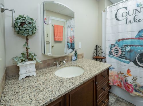 2263 Leigh Ave, Kalamazoo MI 49048-1140 exterior