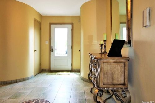 741 Park Ct, Valley Stream NY 11581-3507 exterior