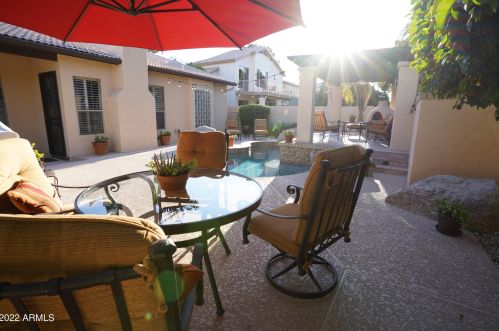 318 Campo Bello Dr, Phoenix AZ 85032-2216 exterior