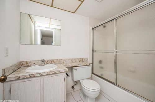 175 Turtle Lake Ct, Naples FL 34105-5564 exterior