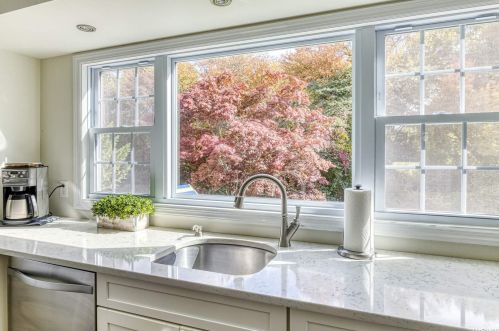 180 Cockonoe Ave, Babylon NY 11702-1904 exterior