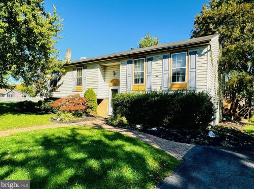 8 Ellis Ct, Cookstown, NJ 08511-1115