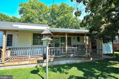 1214 Walnut St, Hanover PA 17331-1529 exterior