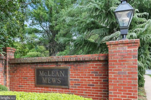 1454 Mclean Mews Ct, Mc Lean VA  22101-3824 exterior