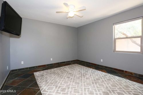 4451 Earll Dr, Phoenix AZ 85031-3821 exterior