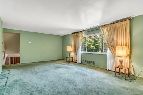 699 Fruithurst Dr, Pittsburgh PA 15228-2534 exterior